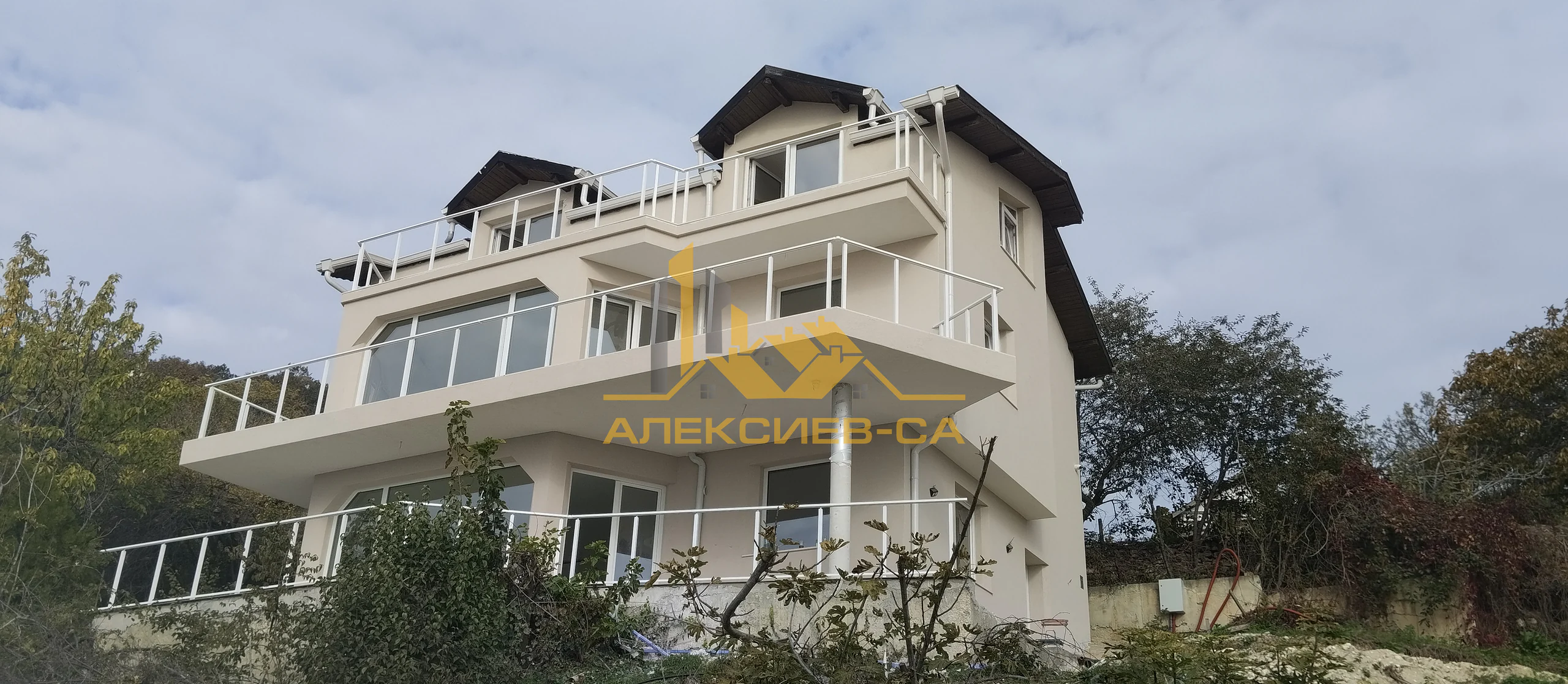 Довършване на къща във Варна от АЛЕКСИЕВ-СА